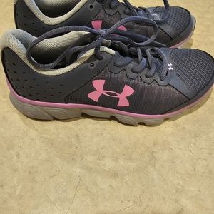Women's Under Armour Tennis Shoes